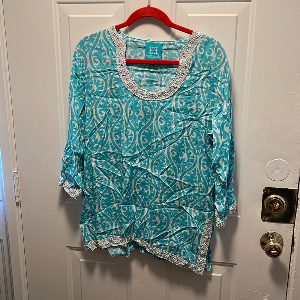 Escapada size L, 3/4 sleeves with beads and sequin accents